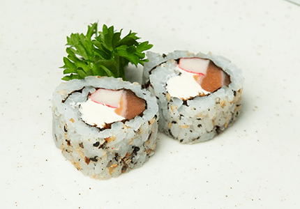 Uramaki Salmão e Kani