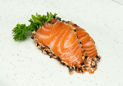 Sashimi de Salmão com Gergelim